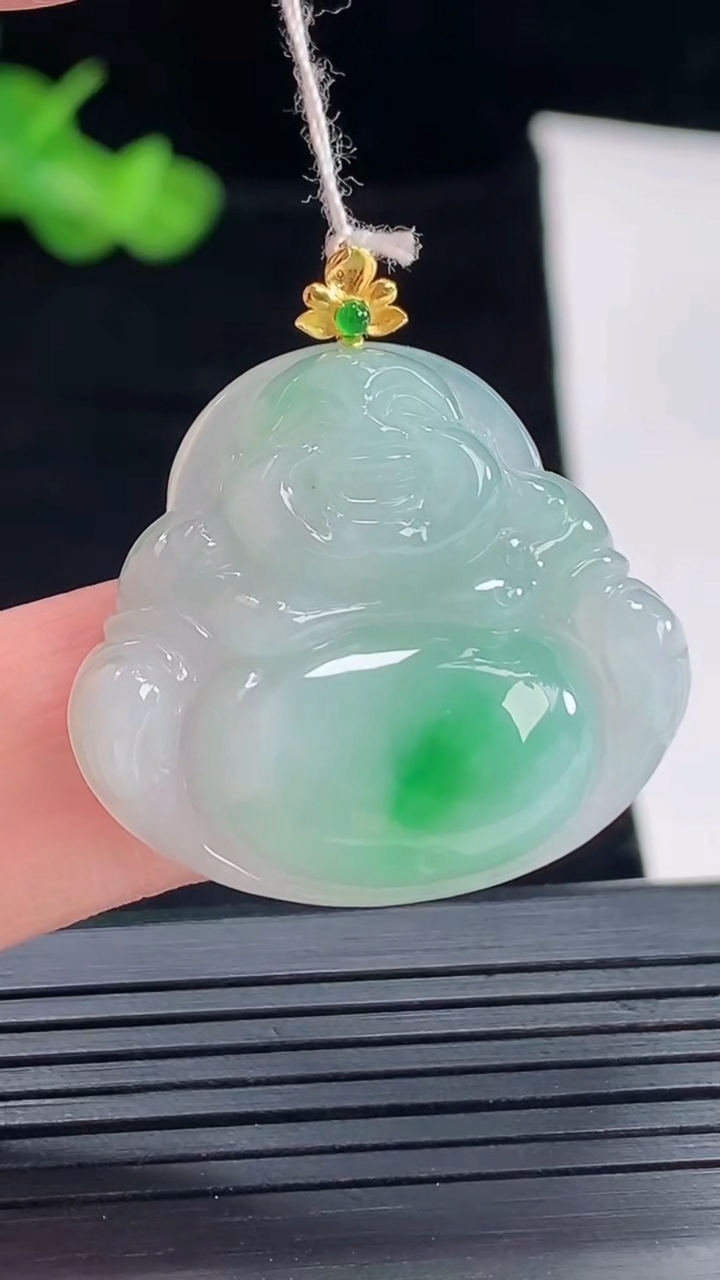 天然A货翡翠佛公吊坠，尺寸26-29.5-6.5重量:8.10g
5月5日