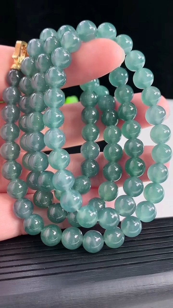 天然A货翡翠种蓝水圆珠项链，尺寸8-90颗重量:78.80g5月5日
工厂直销收藏佳品,种好水足，色泽均匀，有种有色，上手高大气！