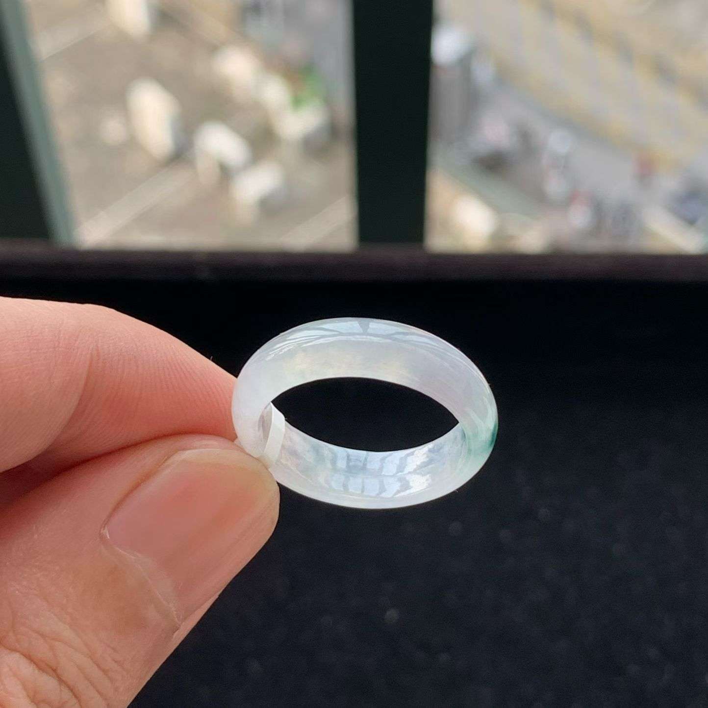 A货天然翡翠冰糯种飘花戒指20号重量3.16g
5月5日
