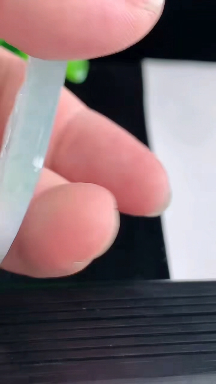 天然A货翡翠牌吊坠，尺寸55-39.5-5重量:29.61g
5月5日
