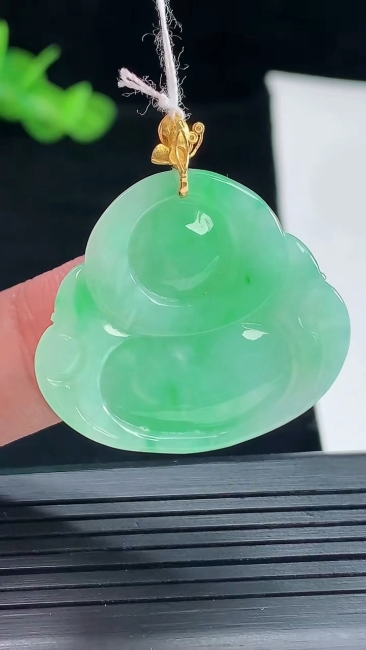 天然A货翡翠佛公吊坠，尺寸27-31.5-5.8重量:7.64g
5月5日