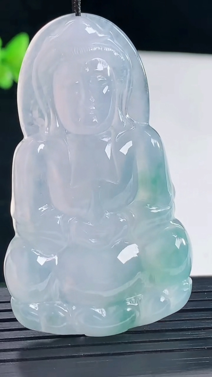 天然A货翡翠紫罗兰 飘花正装观音吊坠，尺寸57-34-5.6重量:17.80g
5月5日