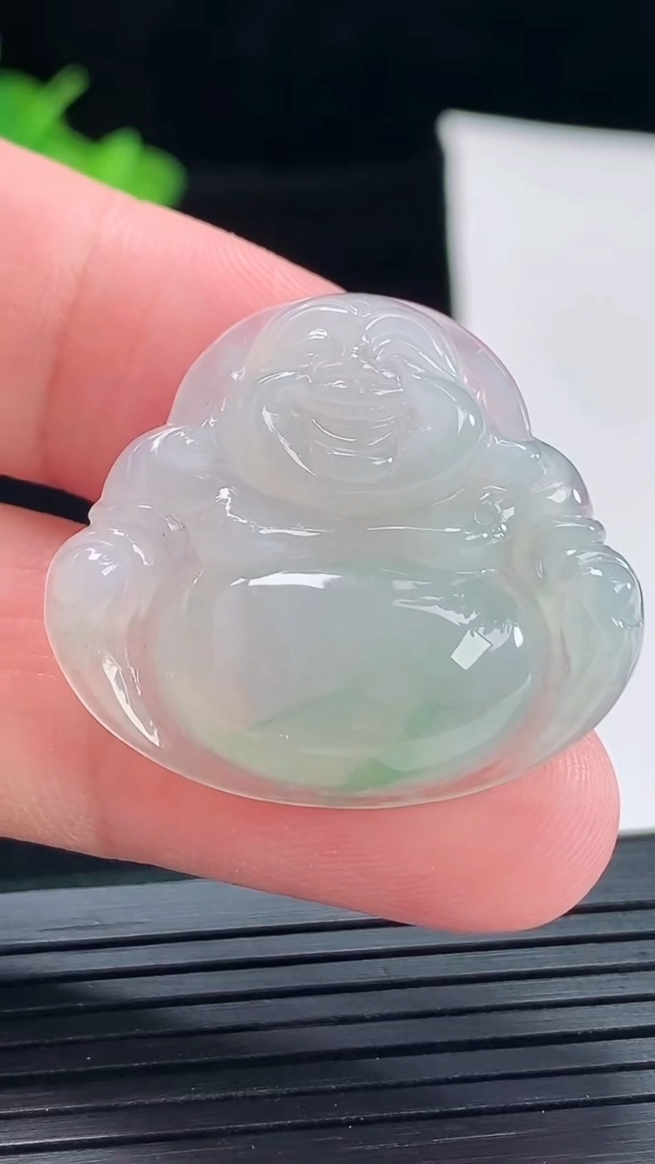 天然A货翡翠佛公吊坠，尺寸28-32-5.6重量:7.17g
5月5日