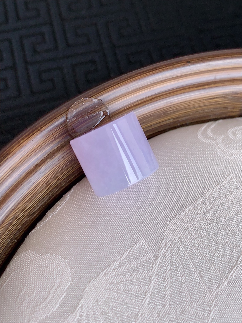 天然A货翡翠紫罗兰路路通镶嵌件 
尺寸13.6-11.6mm 重量6.36g 0501