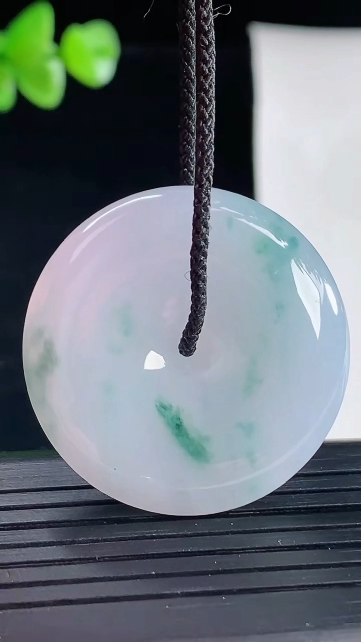 天然A货翡翠紫罗兰 飘花平安扣吊坠，尺寸32-6重量:13.12g
5月5日