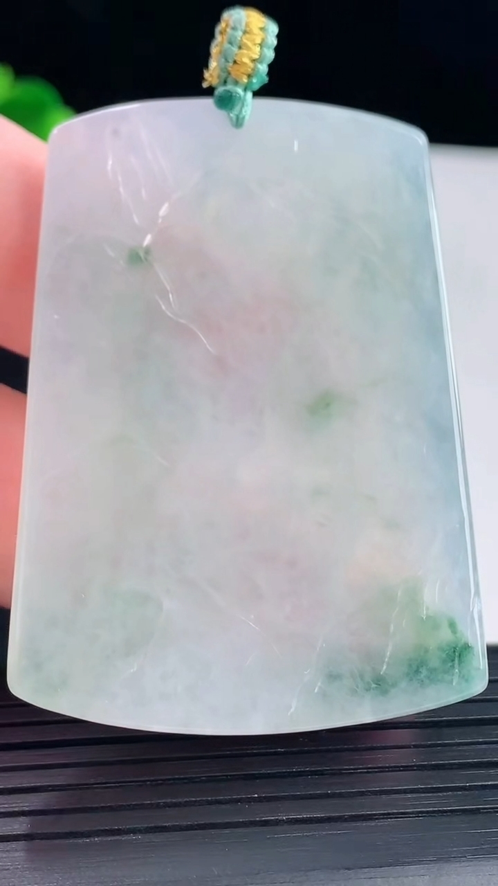天然A货翡翠牌吊坠，尺寸55-39.5-5重量:29.61g
5月5日