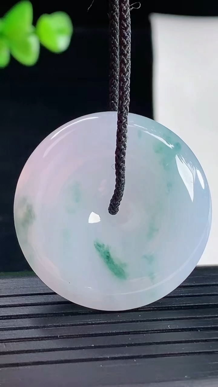 天然A货翡翠紫罗兰 飘花平安扣吊坠，尺寸32-6重量:13.12g
5月5日