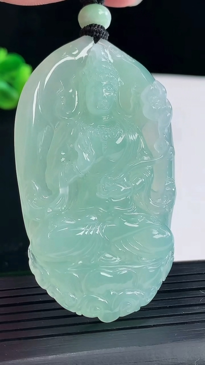 天然A货翡翠大势至菩萨吊坠，尺寸63-38.6-8.5重量:36.61g
5月6日