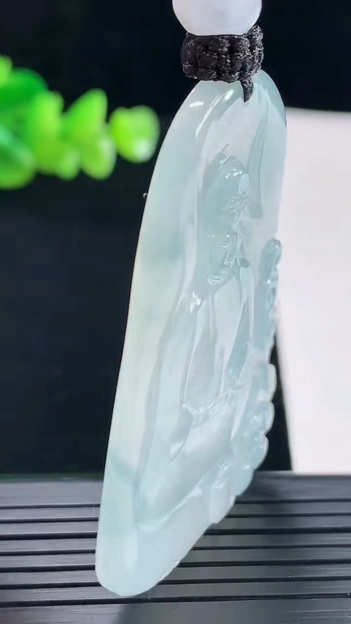 天然A货翡翠种飘花素衣观音吊坠，尺寸56-34-5重量:24.35g
5月6日