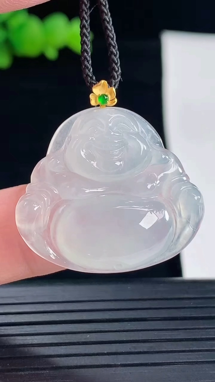 天然A货翡翠种白冰佛公吊坠，尺寸25-29.5-5重量:5.40g
5月6日