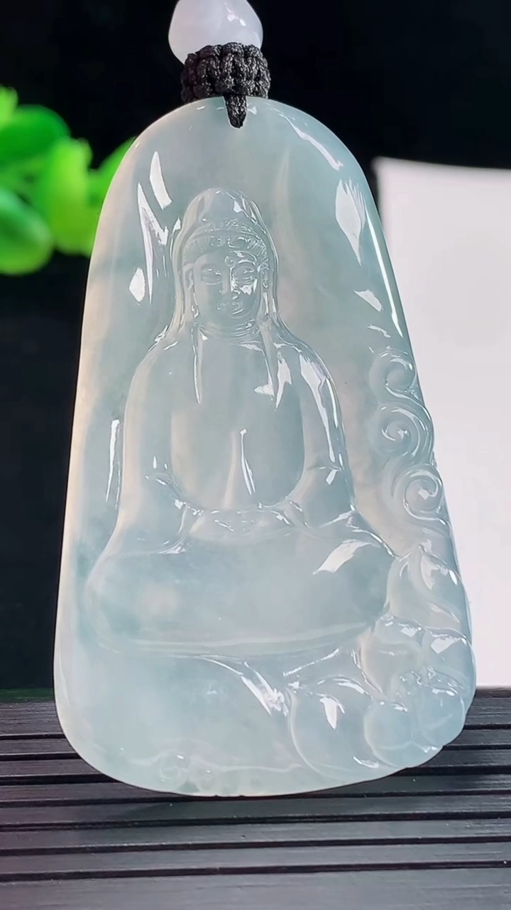天然A货翡翠种飘花素衣观音吊坠，尺寸56-34-5重量:24.35g
5月6日