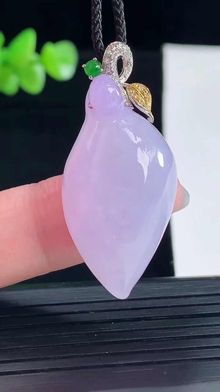 天然A货翡翠18k金紫罗兰福瓜吊坠，尺寸33.5-18-12.5重量:11.65g
5月6日