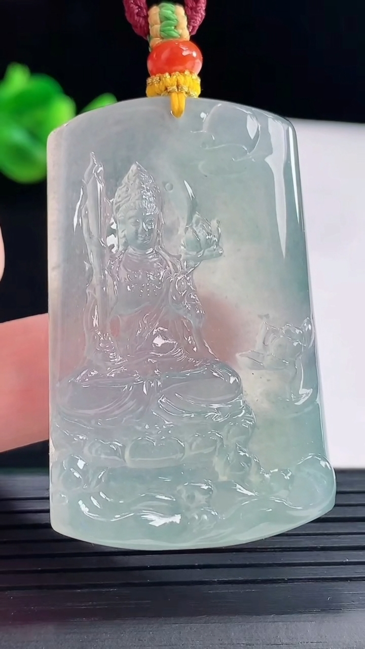 天然A货翡翠虚空藏菩萨吊坠，尺寸50-32-5.5重量:25.41g
5月6日