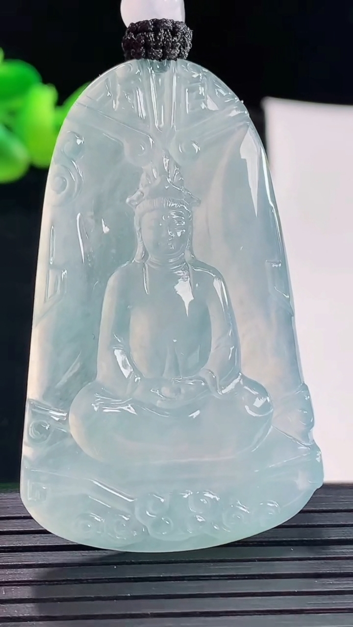 天然A货翡翠种飘花素衣观音吊坠，尺寸53.2-34-5.2重量:23.46g
5月6日