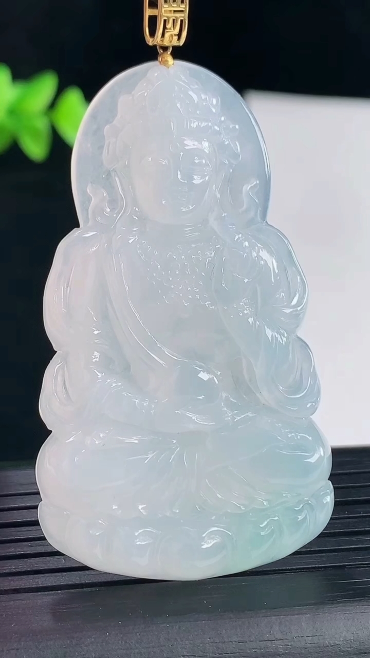 天然A货翡翠度母菩萨吊坠，尺寸58-33-6重量:20.77g
5月6日