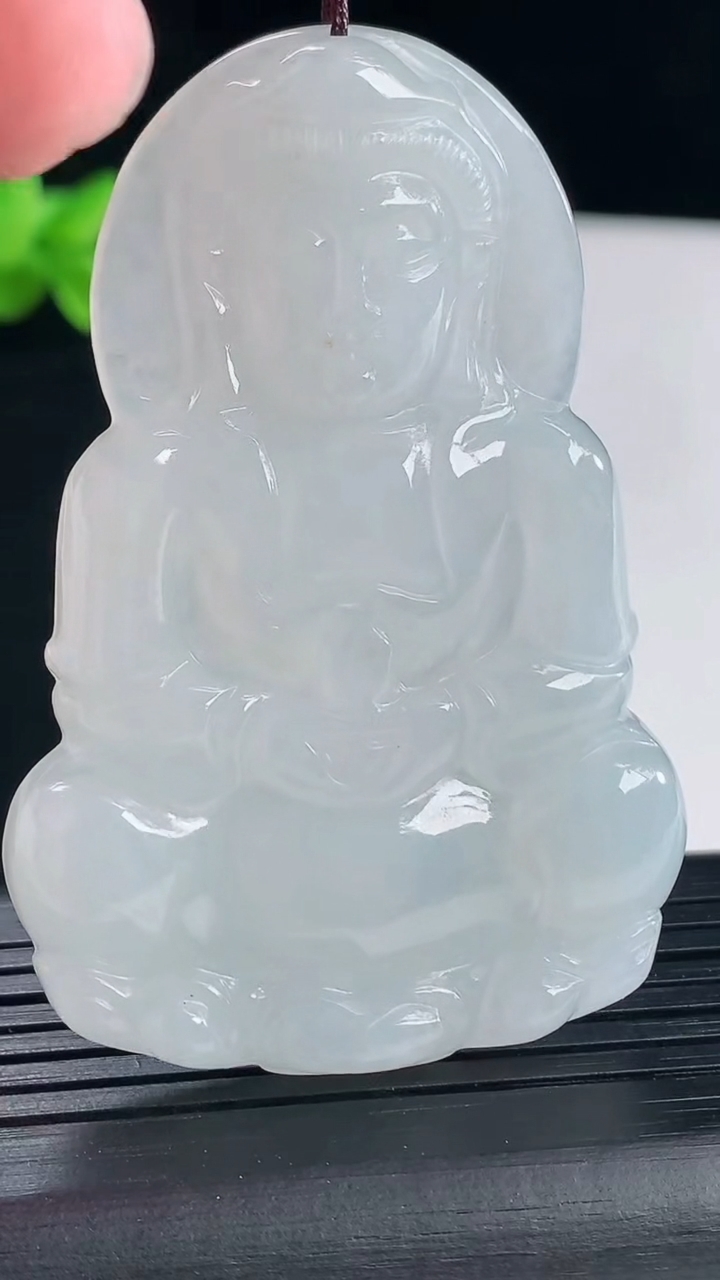 天然A货翡翠正装观音吊坠，尺寸61.5-41-6重量:25.03g
5月6日