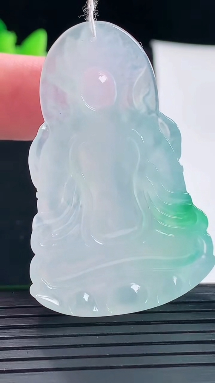 天然A货翡翠度母菩萨吊坠，尺寸50-33-6重量:16.79g
5月6日