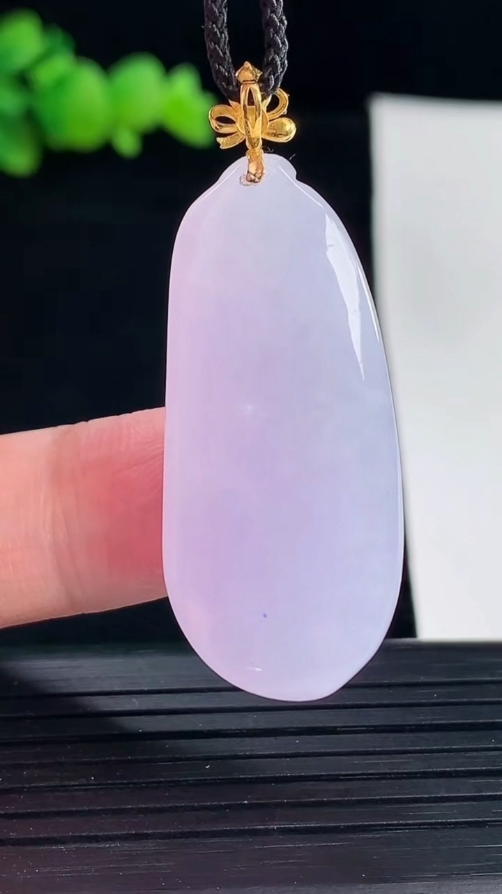 天然A货翡翠18k金紫罗兰福瓜吊坠，尺寸39-17.5-9.2重量:12.07g
5月6日