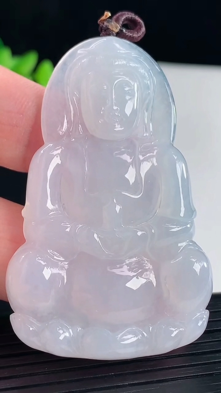 天然A货翡翠正装观音吊坠，尺寸60-38-6重量:22.72g
5月6日