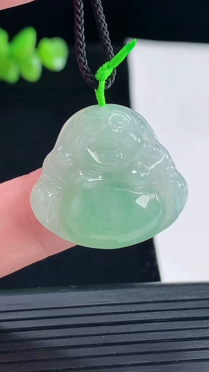 天然A货翡翠佛公吊坠，尺寸23.4-26-5重量:5.36g
5月6日