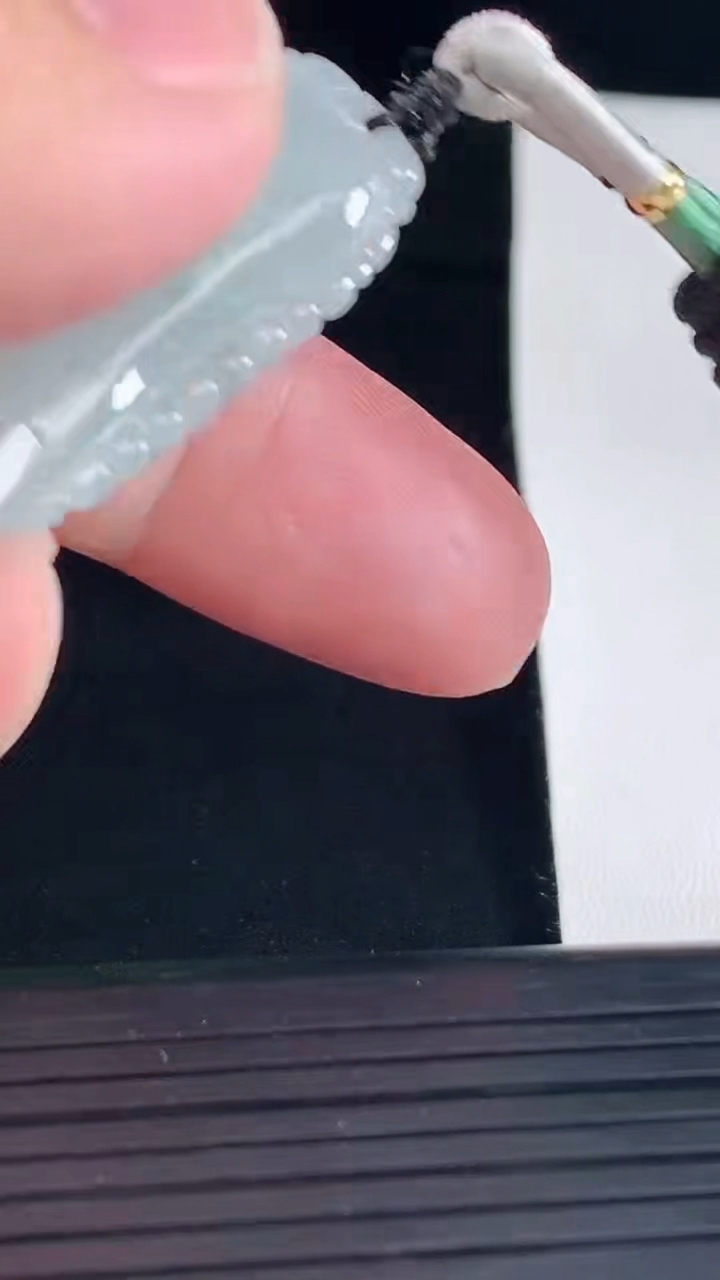 天然A货翡翠福瓜吊坠，尺寸42-19.5-10重量:17.13g
5月6日