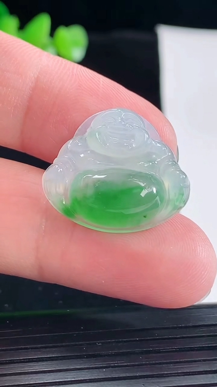 天然A货翡翠佛公吊坠，尺寸20-23.5-6.2重量:4.31g
5月6日