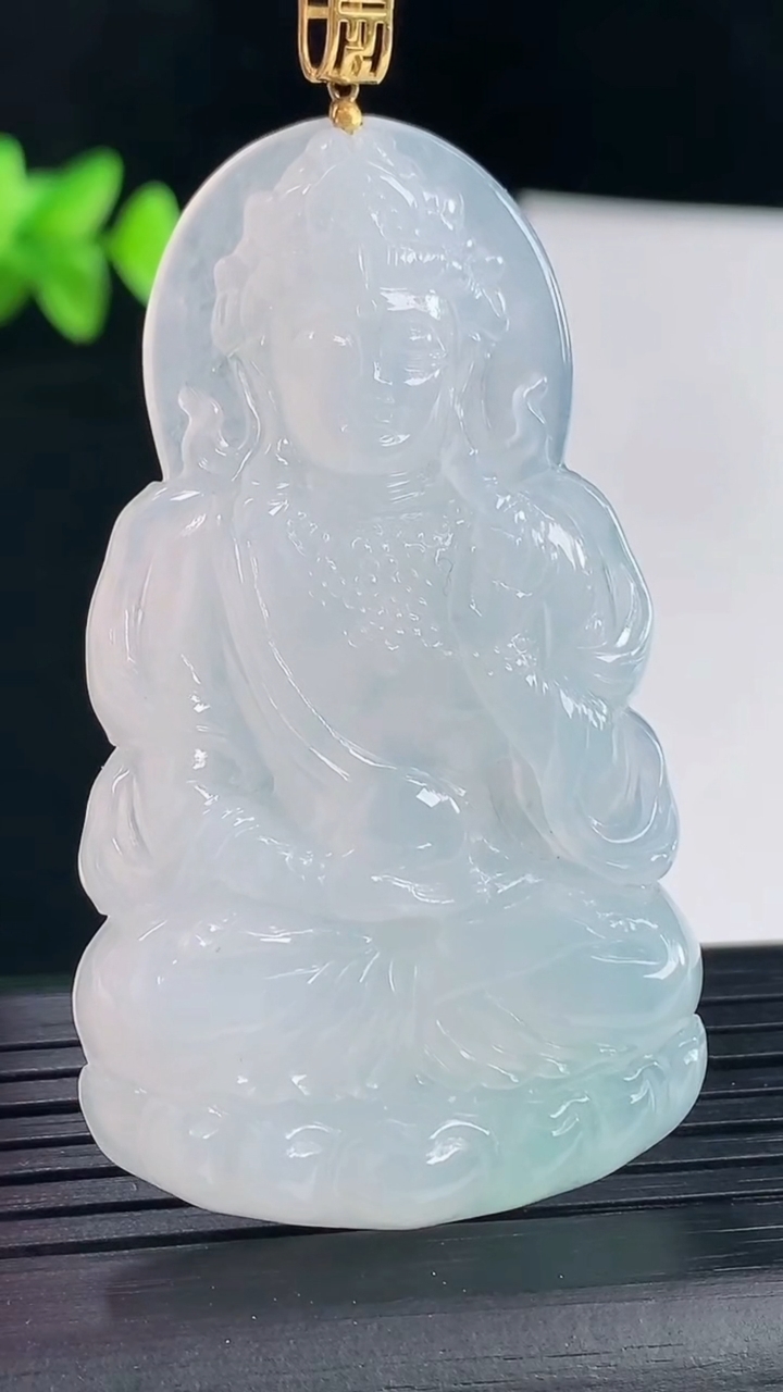 天然A货翡翠度母菩萨吊坠，尺寸58-33-6重量:20.77g
5月6日