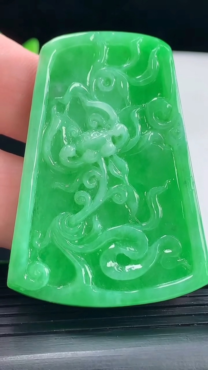 天然A货翡翠和和美美 荷叶鱼吊坠，尺寸54-38-5重量:20.72g
5月6日