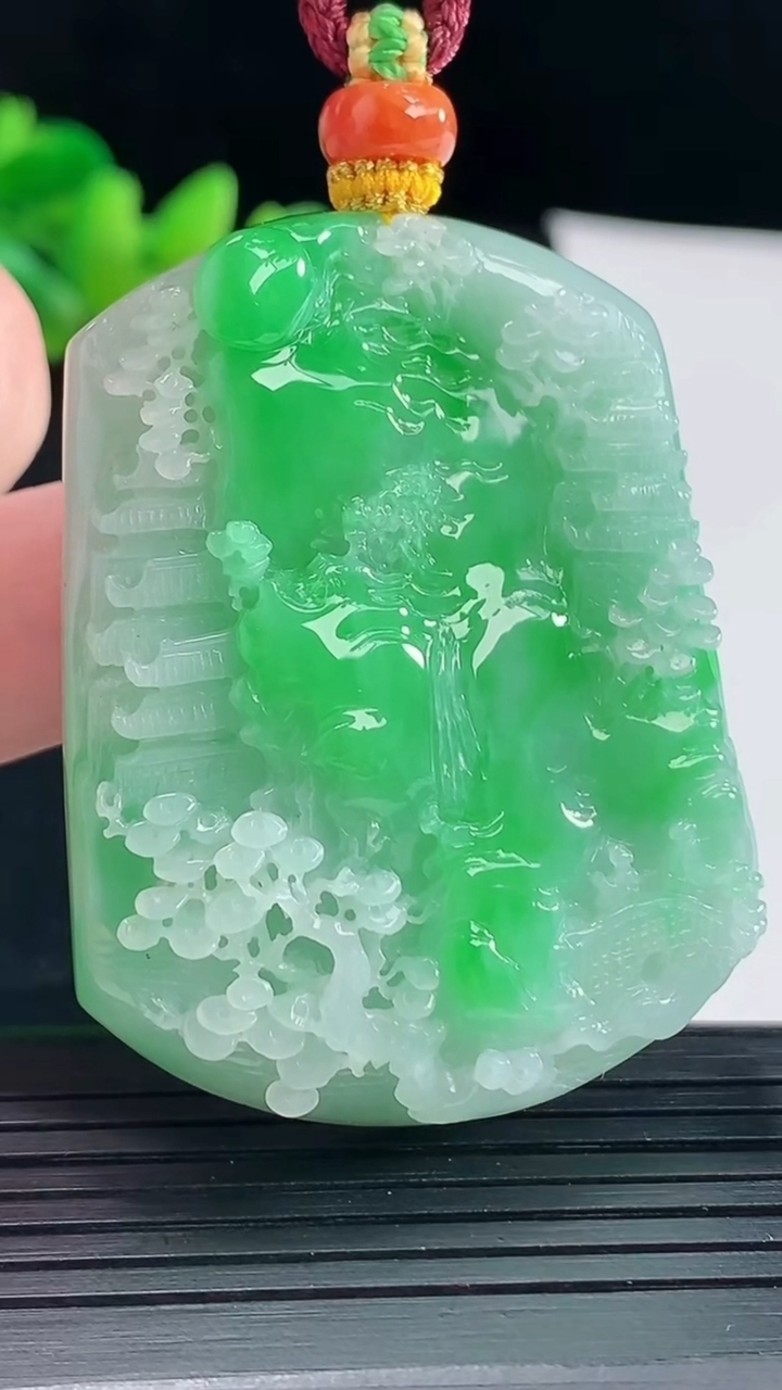 天然A货翡翠山水牌吊坠，尺寸49-38-9重量:35.94g
5月6日
