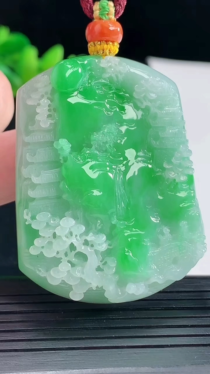 天然A货翡翠山水牌吊坠，尺寸49-38-9重量:35.94g
5月6日