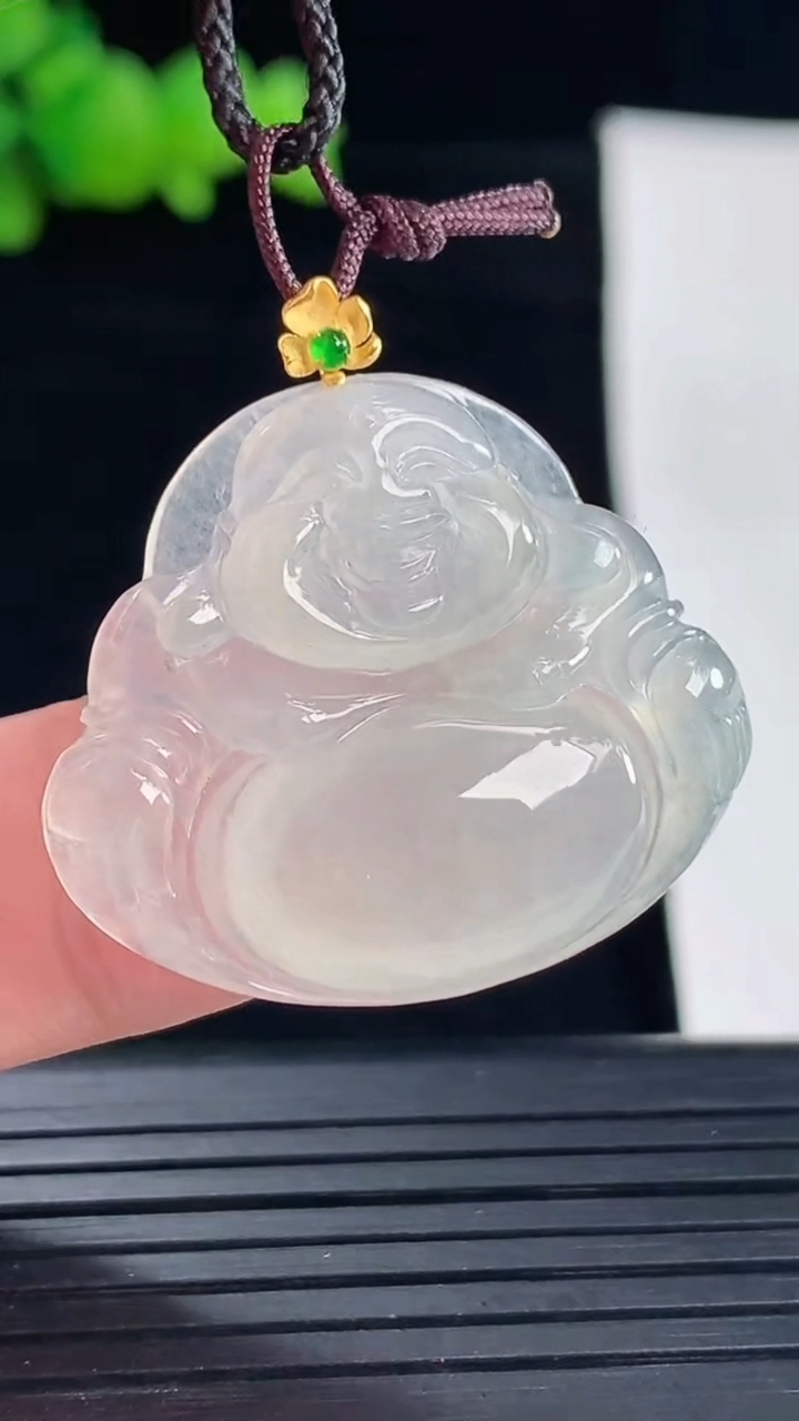 天然A货翡翠佛公吊坠，尺寸25.5-30.6-5.2重量:6.41g
5月6日
