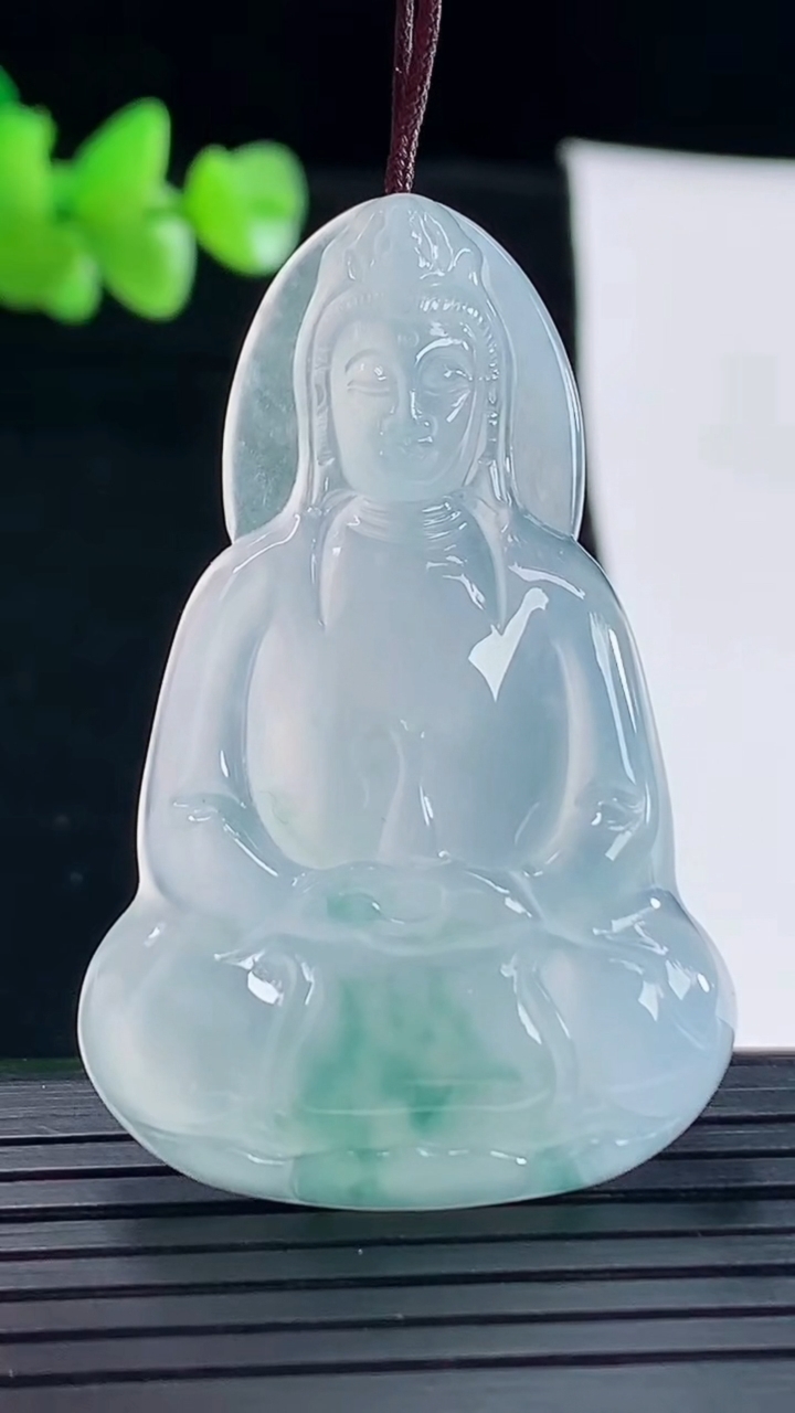 天然A货翡翠种飘花素衣观音吊坠，尺寸48-30.6-5.6重量:13.50g
5月6日