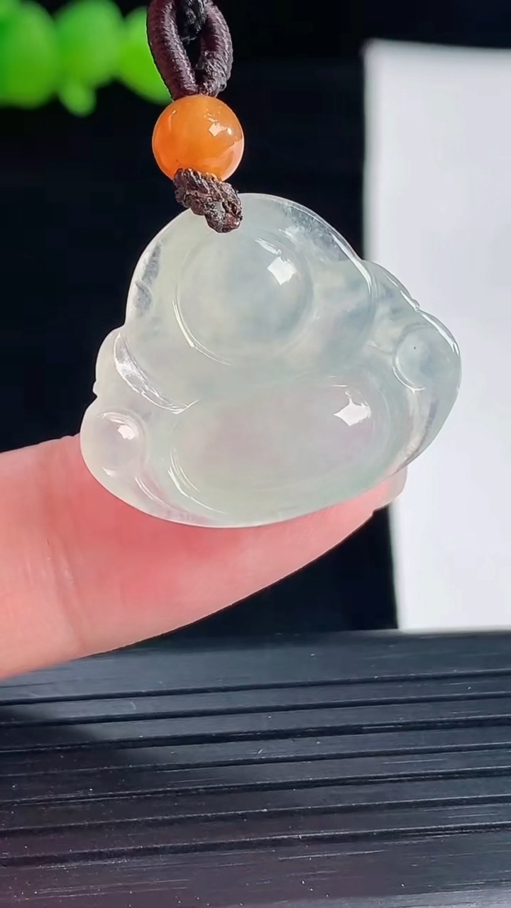 天然A货翡翠佛公吊坠，尺寸20-25-5.6重量:4.37g
5月6日