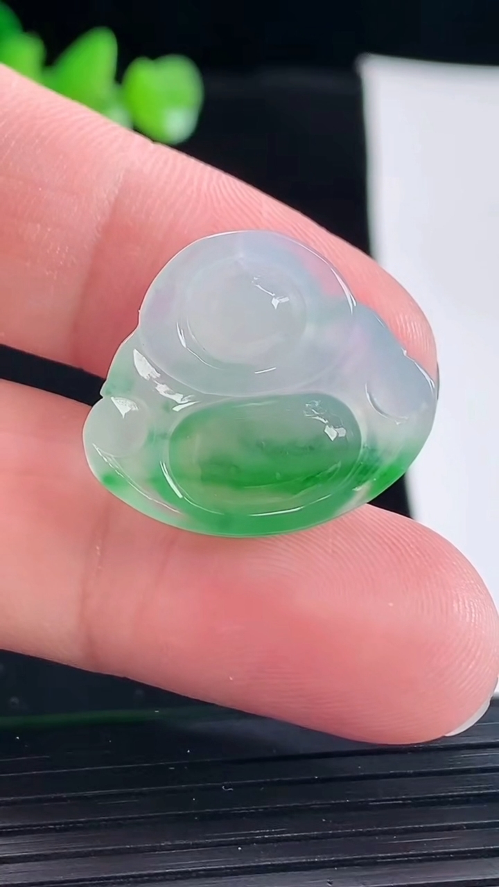 天然A货翡翠佛公吊坠，尺寸20-23.5-6.2重量:4.31g
5月6日