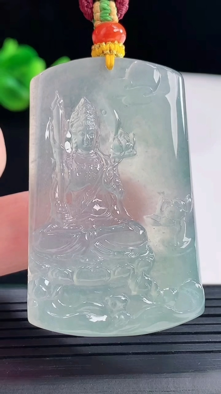天然A货翡翠虚空藏菩萨吊坠，尺寸50-32-5.5重量:25.41g
5月6日