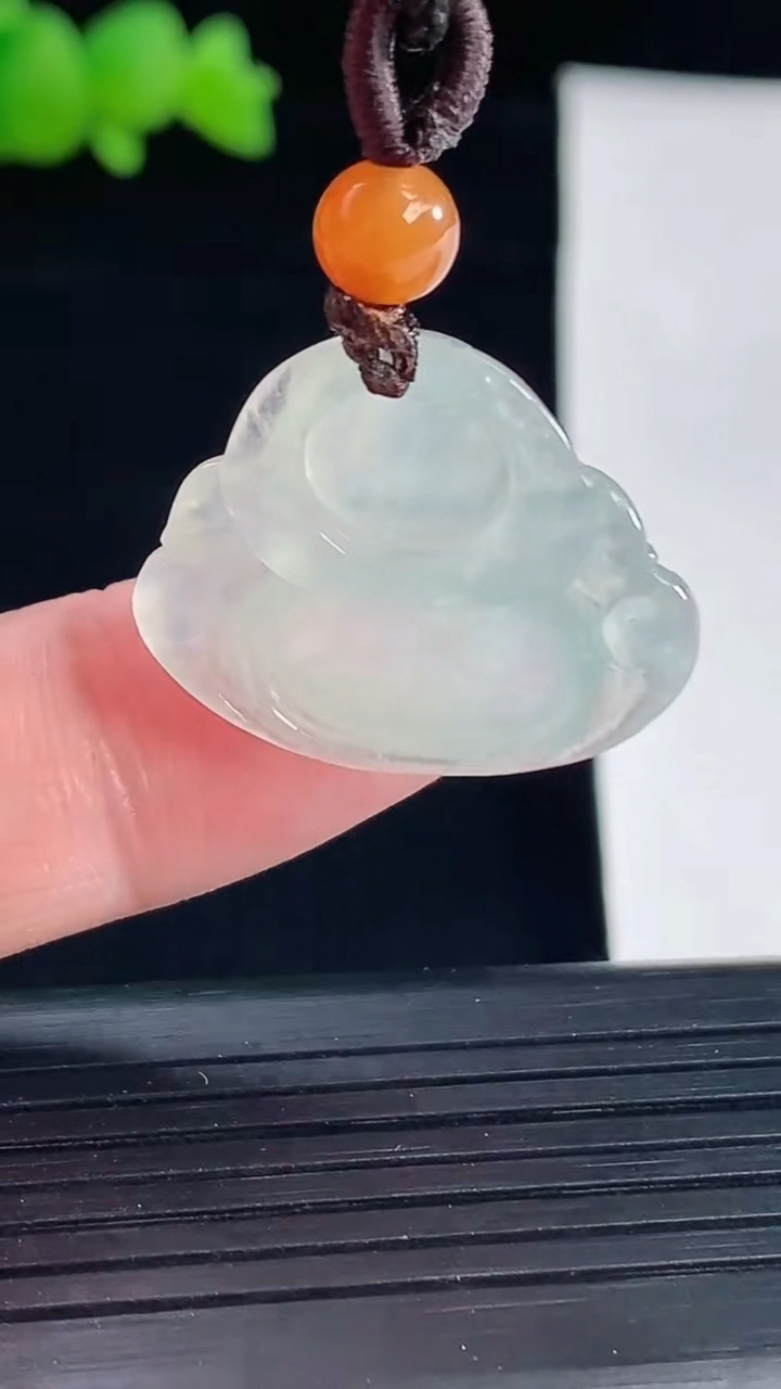 天然A货翡翠佛公吊坠，尺寸20-25-5.6重量:4.37g
5月6日