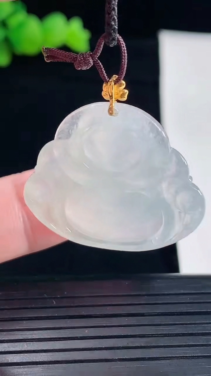 天然A货翡翠佛公吊坠，尺寸25.5-30.6-5.2重量:6.41g
5月6日