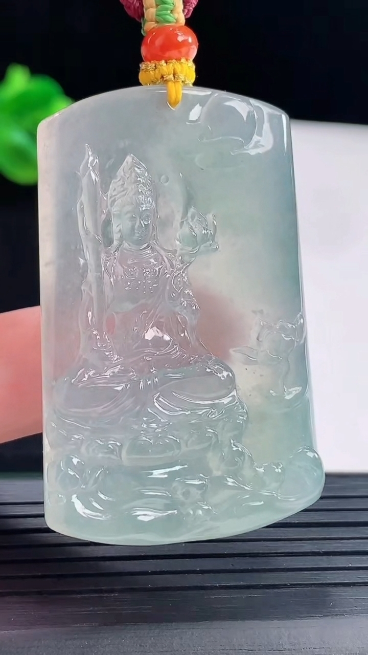 天然A货翡翠虚空藏菩萨吊坠，尺寸50-32-5.5重量:25.41g
5月6日