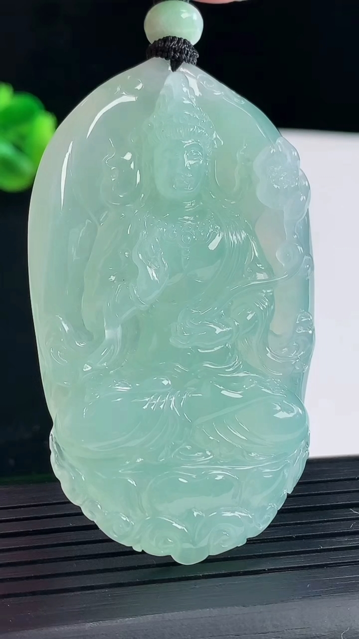 天然A货翡翠大势至菩萨吊坠，尺寸63-38.6-8.5重量:36.61g
5月6日