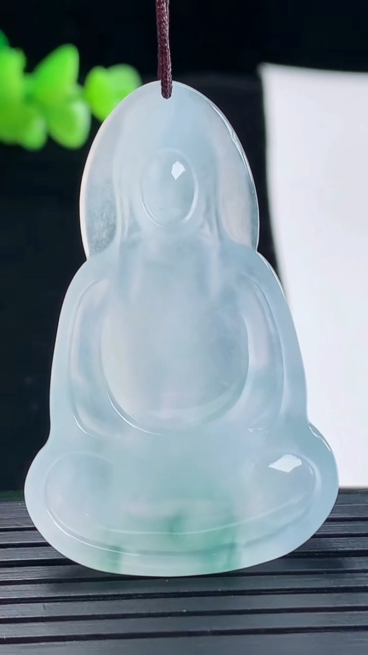 天然A货翡翠种飘花素衣观音吊坠，尺寸48-30.6-5.6重量:13.50g
5月6日