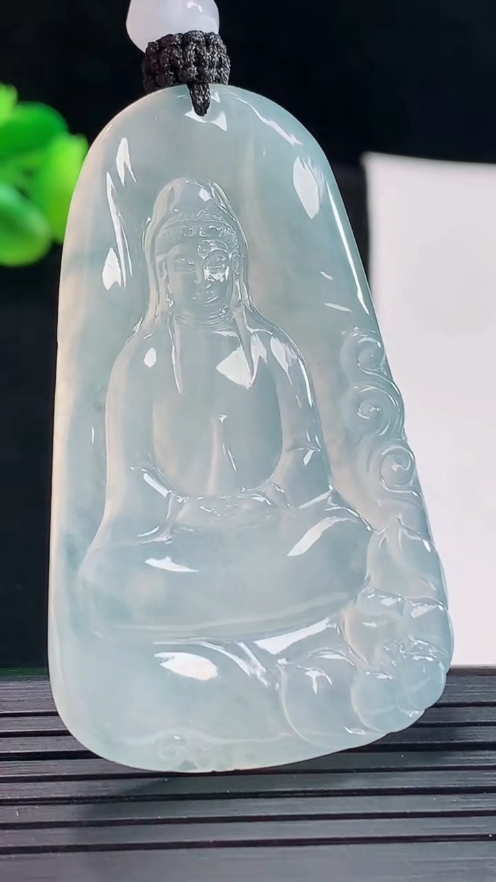 天然A货翡翠种飘花素衣观音吊坠，尺寸56-34-5重量:24.35g
5月6日