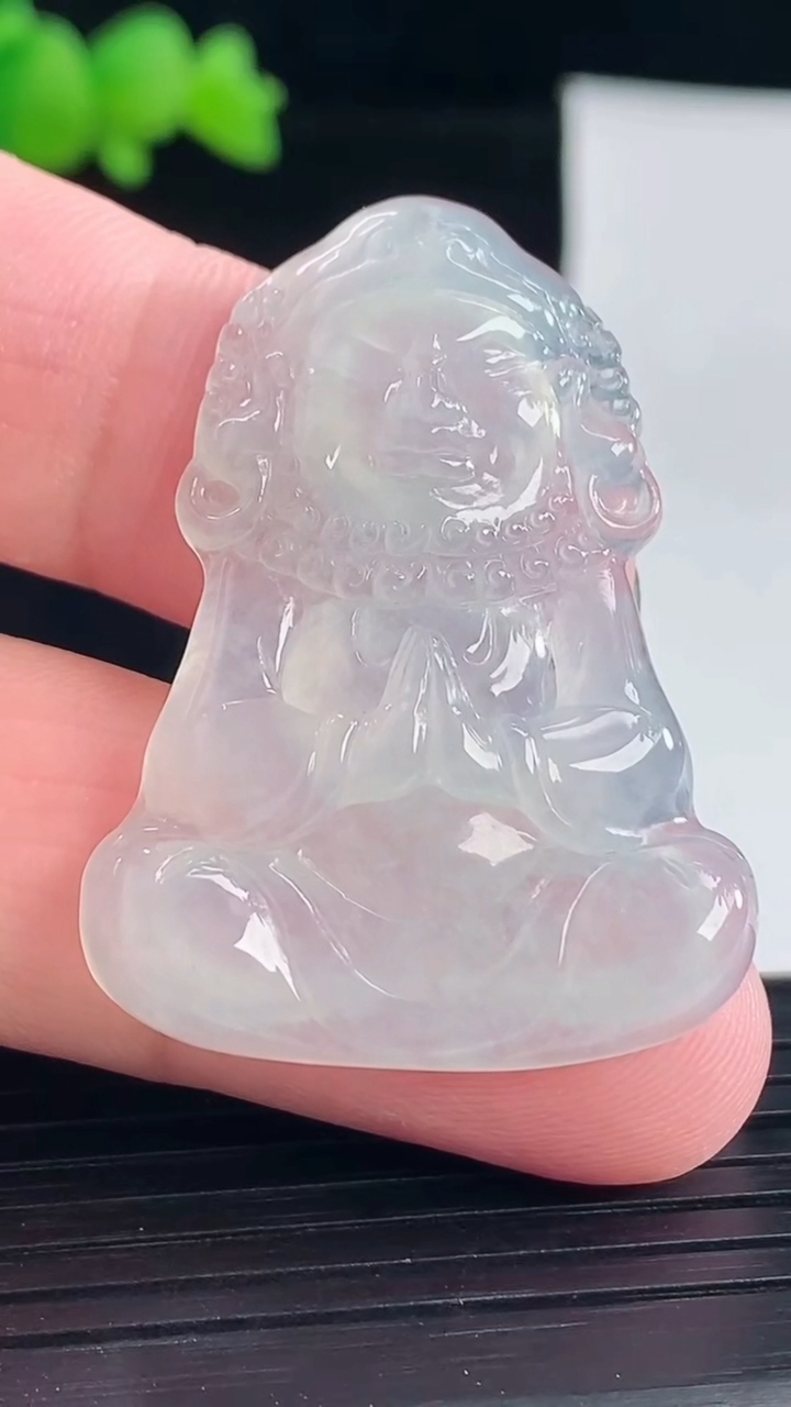 天然A货翡翠达摩祖师吊坠，尺寸40-30-5重量:8.46g
5月6日