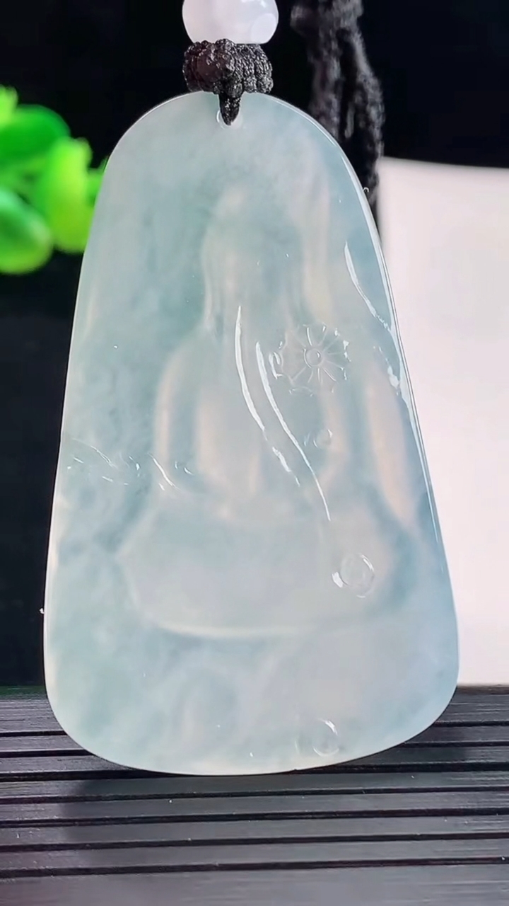 天然A货翡翠种飘花素衣观音吊坠，尺寸56-34-5重量:24.35g
5月6日