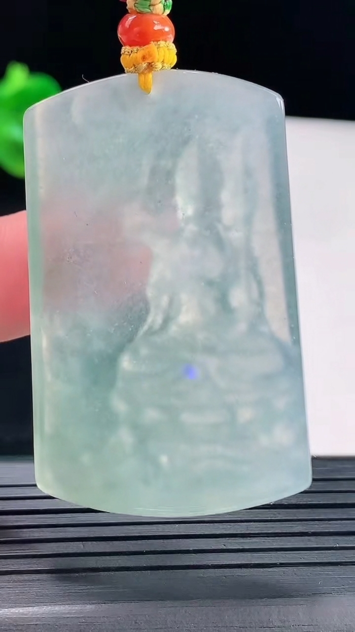 天然A货翡翠虚空藏菩萨吊坠，尺寸50-32-5.5重量:25.41g
5月6日