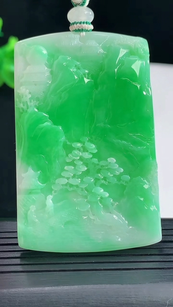 天然A货翡翠山水牌吊坠，尺寸60-39-6重量:35.41g
5月6日