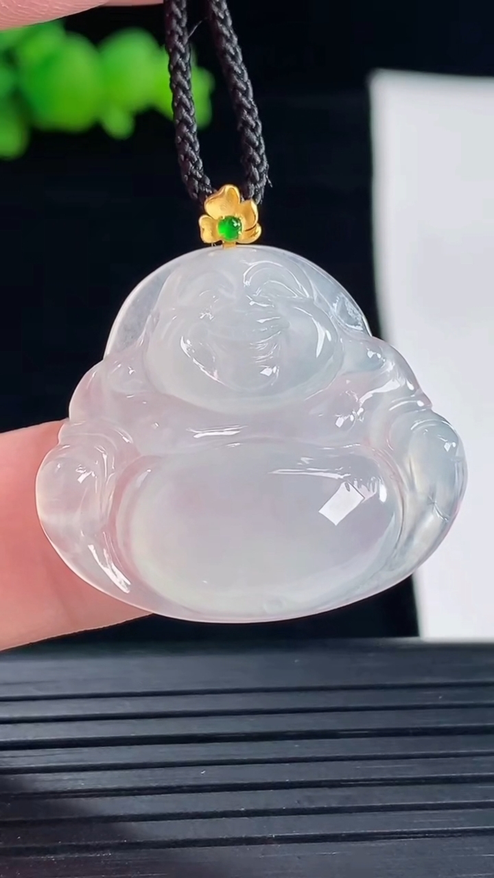 天然A货翡翠种白冰佛公吊坠，尺寸25-29.5-5重量:5.40g
5月6日