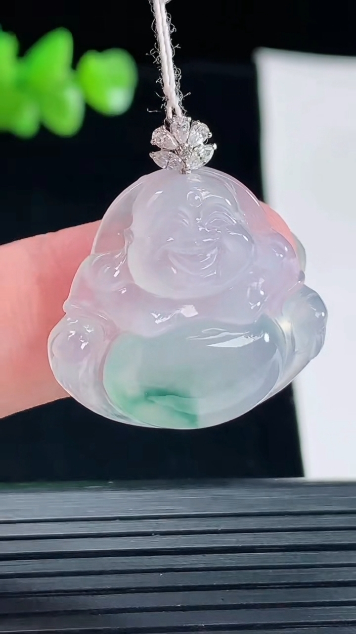 天然A货翡翠种飘花佛公吊坠，尺寸23.6-25.6-5.8重量:5.48g
5月6日