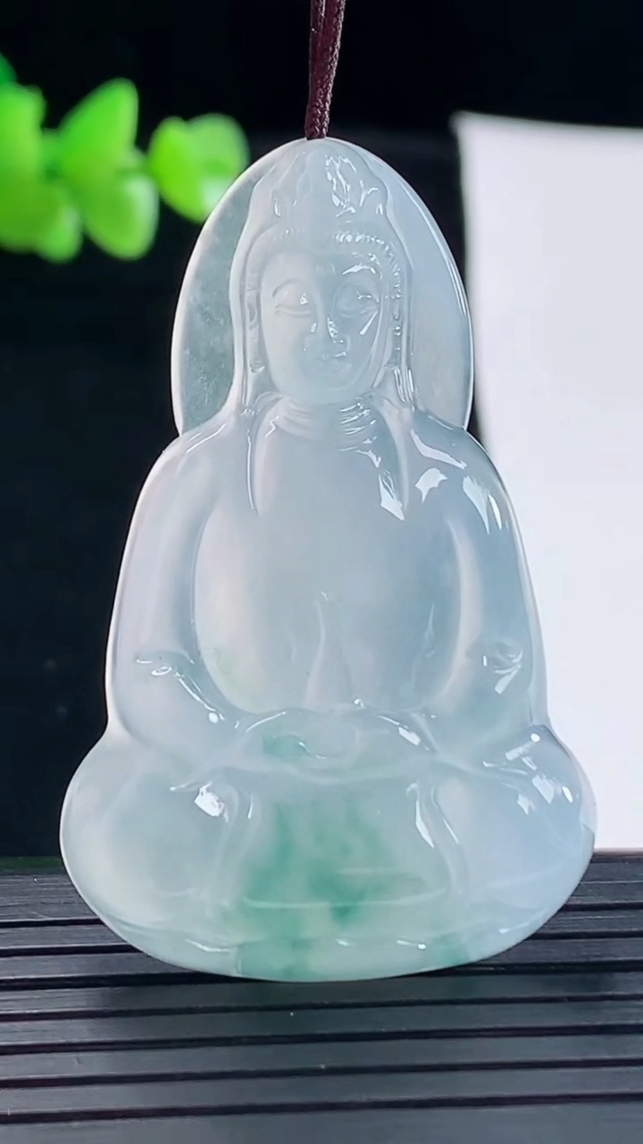 天然A货翡翠种飘花素衣观音吊坠，尺寸48-30.6-5.6重量:13.50g
5月6日