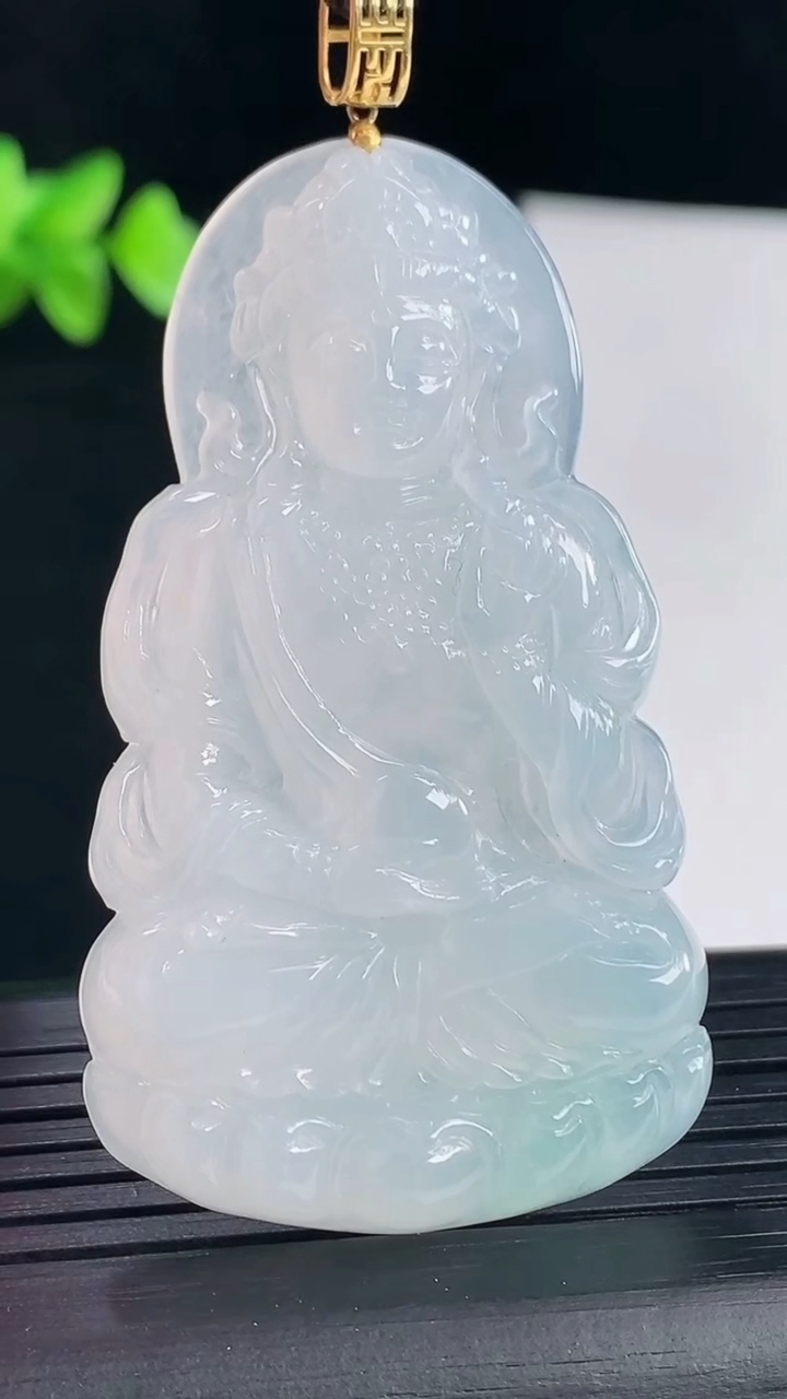 天然A货翡翠度母菩萨吊坠，尺寸58-33-6重量:20.77g
5月6日