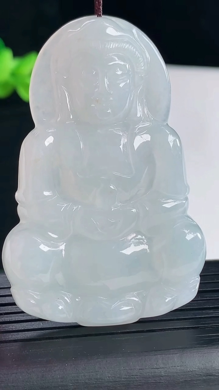 天然A货翡翠正装观音吊坠，尺寸61.5-41-6重量:25.03g
5月6日